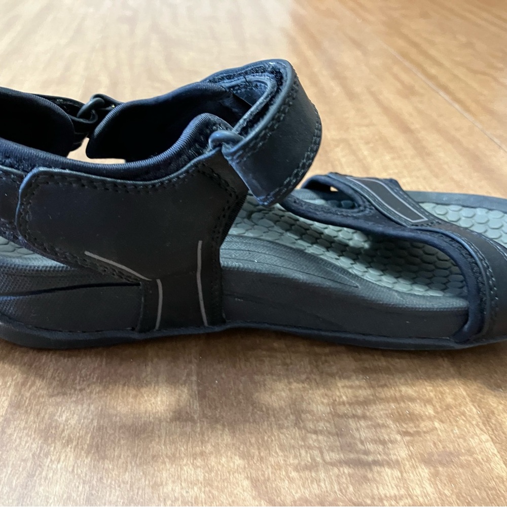 BareTraps Black and Gray Sandals with Wide Strap Design - Picture 4 of 5